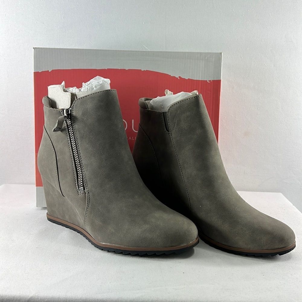 Soul Naturalizer Haley Light Gray Wedge Bootie size 8.5W